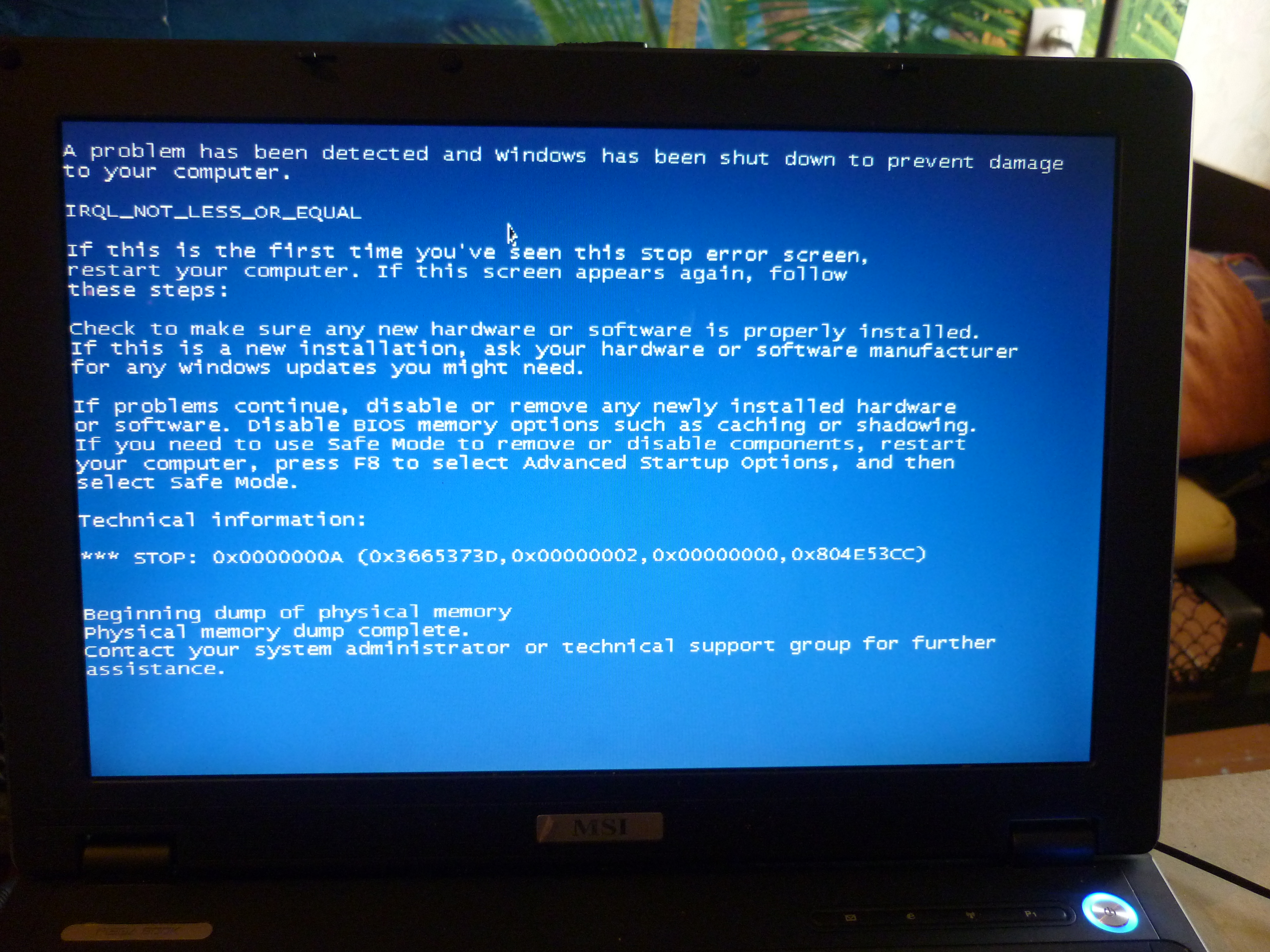 Синей экран xp. Синий экран. Синий экран на компьютере. Синий экран смерти Windows. Экран ошибки.