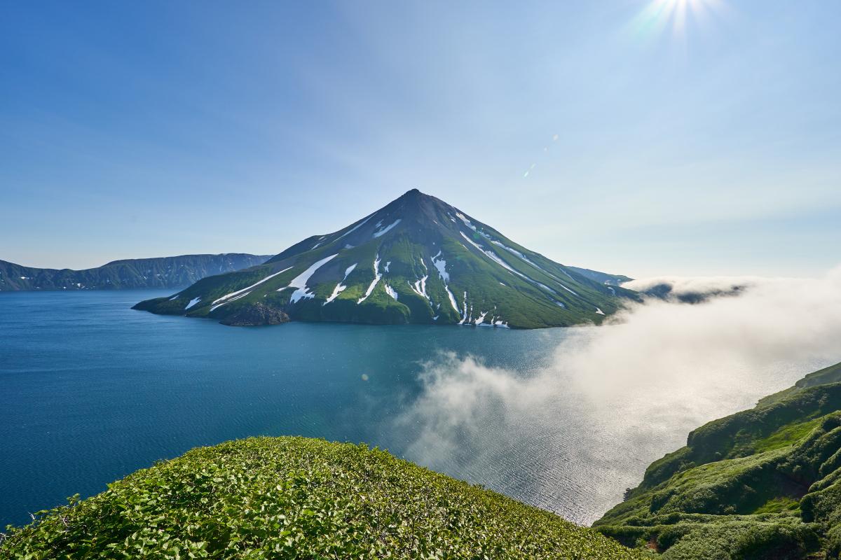 Остров Онекотан вулкан Креницына